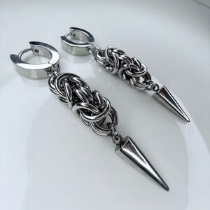 handmade • stainless steel • spiky chainmaille earrings
